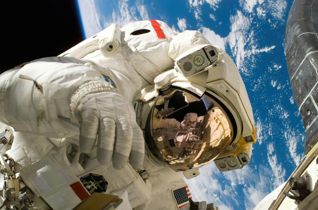 🚀 How Space Travel Affects Oral Health: The Hidden Challenges of Zero Gravity
